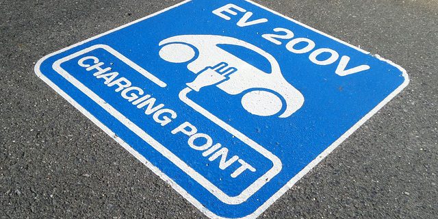 Pierwszy nabór na zakup aut elektrycznych wstrzymany z powodu podatku dochodowego. Szykuje się zmiana przepisów