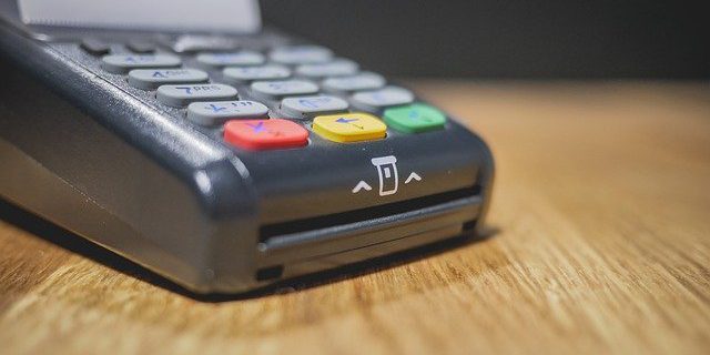 Trzy osoby na stanowisko kasowe, czyli… na co?