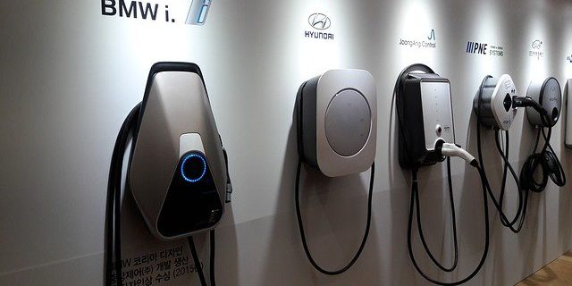 Nowe regulacje prawne sprzyjające rozwojowi e-mobility na polskim rynku motoryzacyjnym