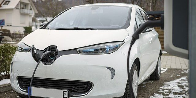 Likwidacja zaświadczeń o zwolnieniu z akcyzy dla aut elektrycznych? Jest stanowisko MF