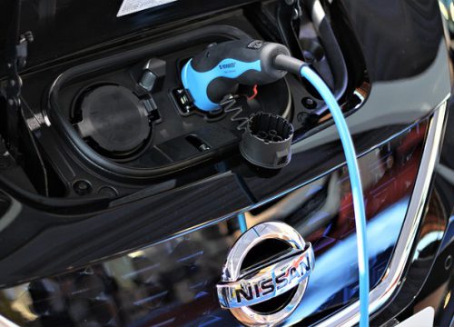 Ładowanie pojazdów energią elektryczną na tle podatku VAT –  dostawa towaru czy świadczenie usługi?