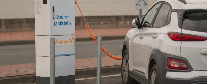 Komisja Europejska wprowadza dodatkowe cła na chińskie samochody elektryczne