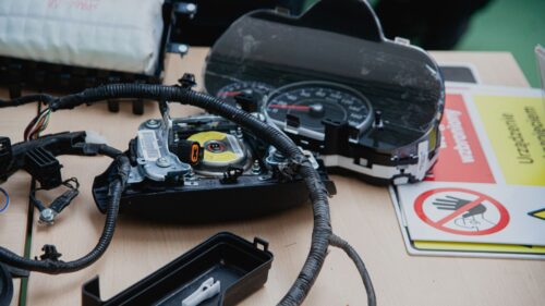 Legalna wymiana drogomierza w pojeździe – obowiązki właściciela i procedura krok po kroku