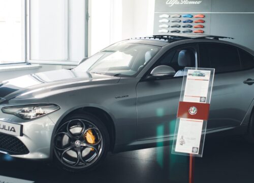 Cena samochodu podana w ogłoszeniu na portalu internetowym – o czym powinien pamiętać dealer?